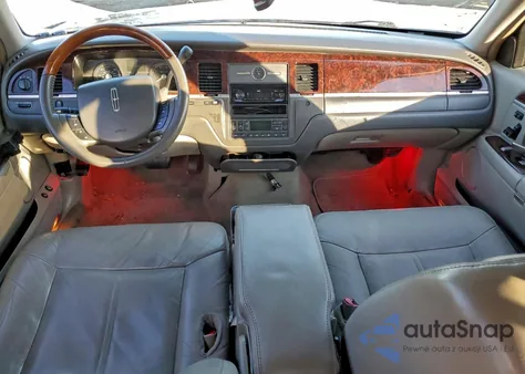 2010 Lincoln Town Car Signature Limited from USA, damaged, VIN 2LNBL8CVXAX750803